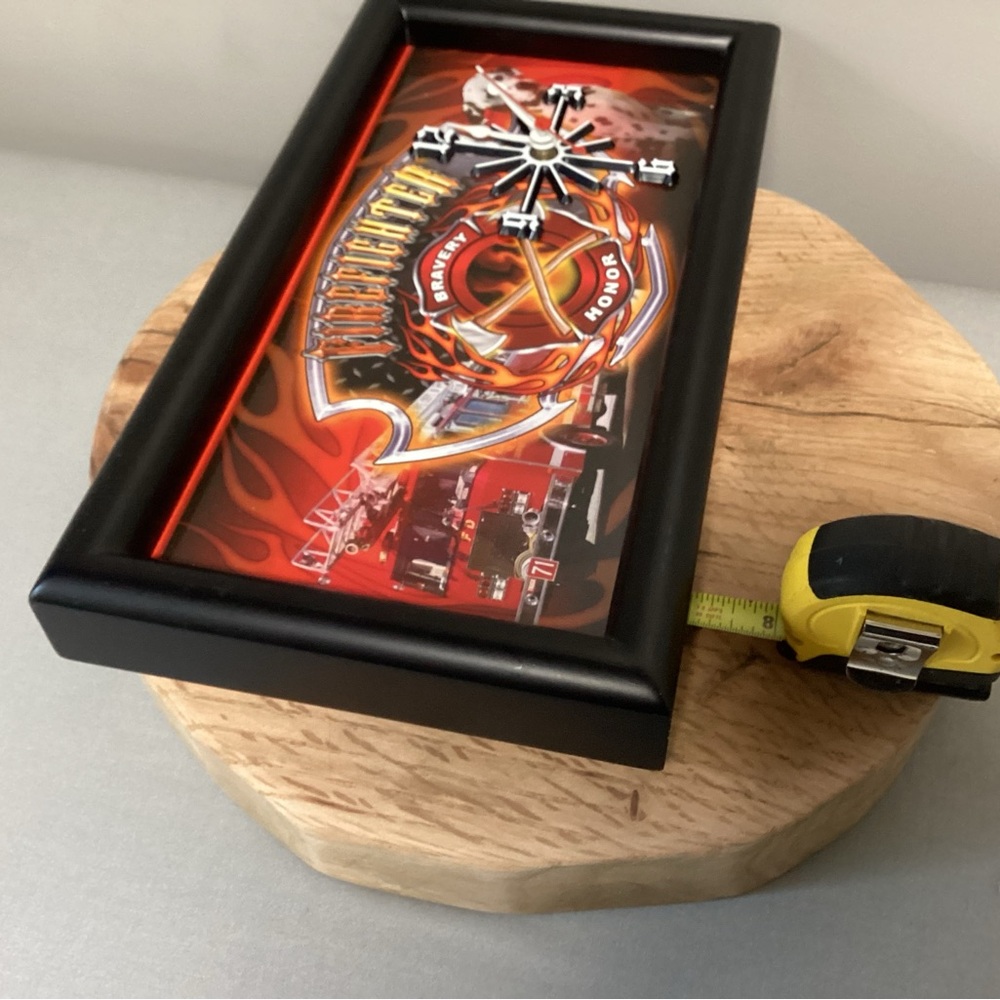🔴 Firefighter Clock - Bravery - Honor - In Like New Condition - Brilliant Colors - Picture 7 of 9